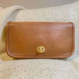 Vintage Coach Dinky Bag 1970s, 1980s Pre 1994 Putty Tan Leather.